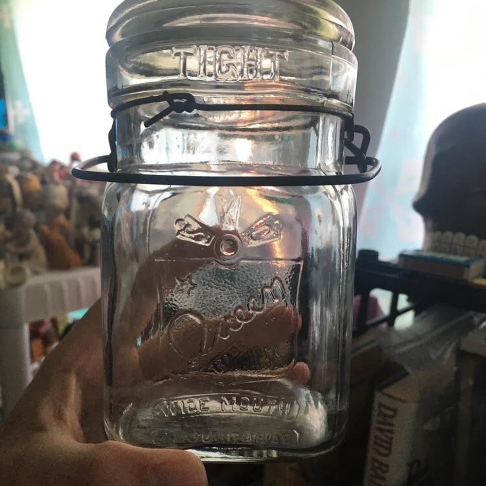 1930s/40s Q U E E N Wide mouth canning jar